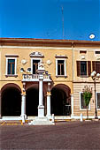 Lonato - Il municipio con la colonna veneta 